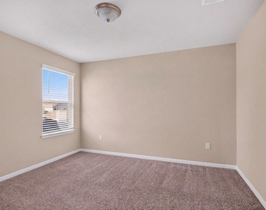 213 Yoakum St - Photo Thumbnail 6