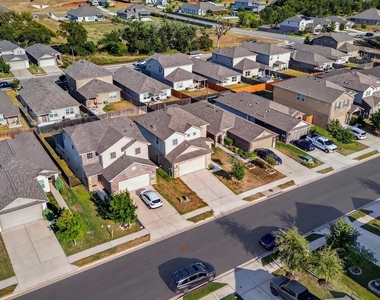 213 Yoakum St - Photo Thumbnail 25