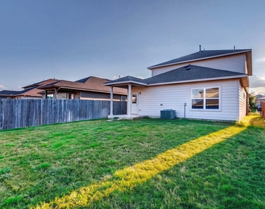 213 Yoakum St - Photo Thumbnail 28