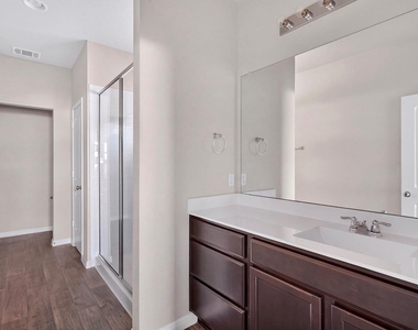 213 Yoakum St - Photo Thumbnail 13