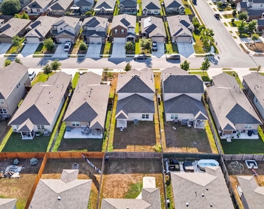 213 Yoakum St - Photo Thumbnail 29