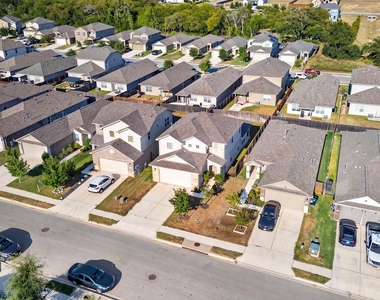 213 Yoakum St - Photo Thumbnail 24