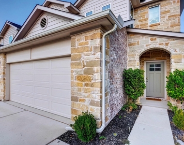 213 Yoakum St - Photo Thumbnail 3