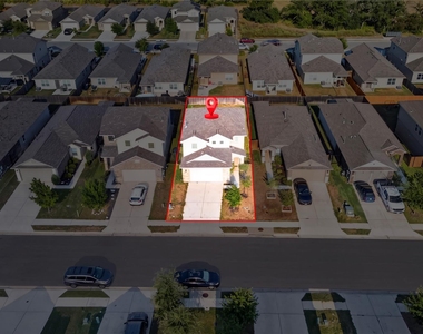 213 Yoakum St - Photo Thumbnail 4