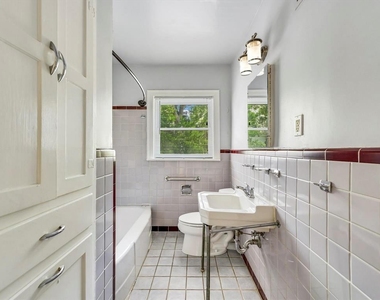 2323 Hartford Rd - Photo Thumbnail 13