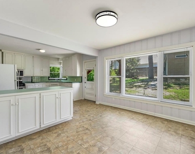 2323 Hartford Rd - Photo Thumbnail 8