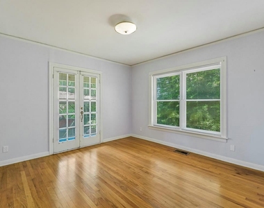 2323 Hartford Rd - Photo Thumbnail 4