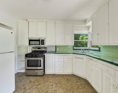 2323 Hartford Rd - Photo Thumbnail 6