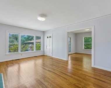 2323 Hartford Rd - Photo Thumbnail 3