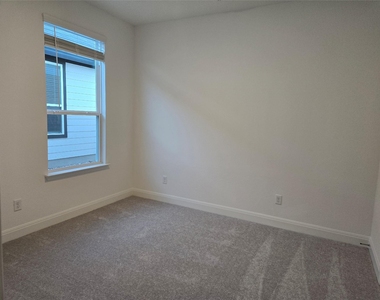 408 Acuff Ln - Photo Thumbnail 17