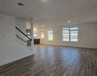 408 Acuff Ln - Photo Thumbnail 10