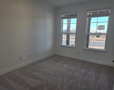 408 Acuff Ln - Photo Thumbnail 8