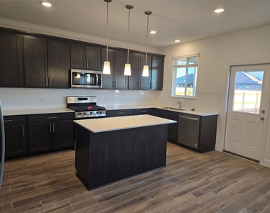 408 Acuff Ln - Photo Thumbnail 13