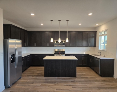 408 Acuff Ln - Photo Thumbnail 2