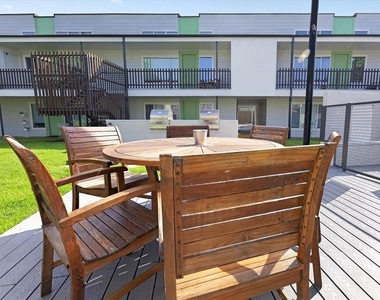 2200 Dickson Dr - Photo Thumbnail 22