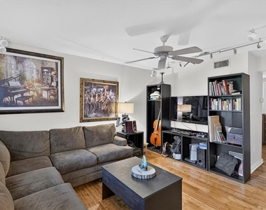 2200 Dickson Dr - Photo Thumbnail 11