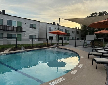2200 Dickson Dr - Photo Thumbnail 28