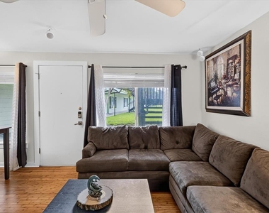 2200 Dickson Dr - Photo Thumbnail 14