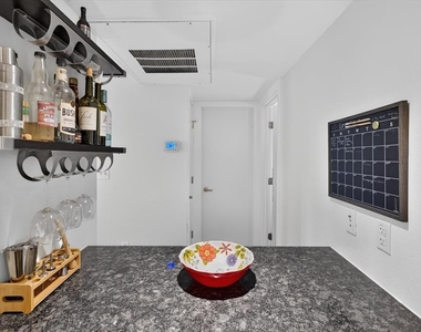 2200 Dickson Dr - Photo Thumbnail 19