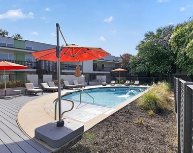2200 Dickson Dr - Photo Thumbnail 5