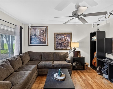 2200 Dickson Dr - Photo Thumbnail 12