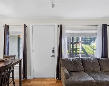 2200 Dickson Dr - Photo Thumbnail 10