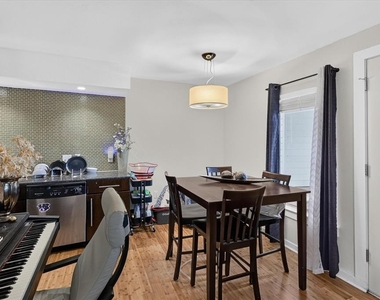 2200 Dickson Dr - Photo Thumbnail 15