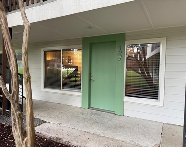 2200 Dickson Dr - Photo Thumbnail 7