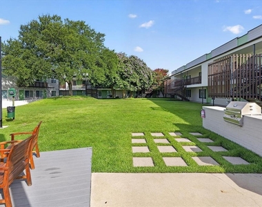 2200 Dickson Dr - Photo Thumbnail 24