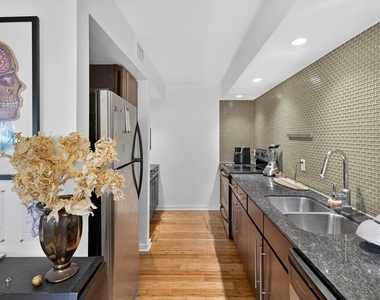 2200 Dickson Dr - Photo Thumbnail 17