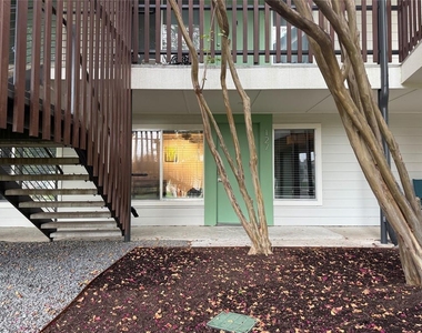 2200 Dickson Dr - Photo Thumbnail 6