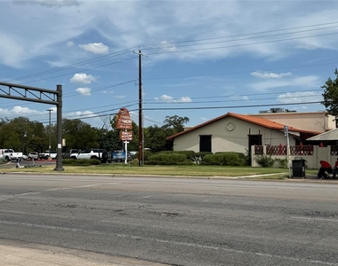 2200 Dickson Dr - Photo Thumbnail 4