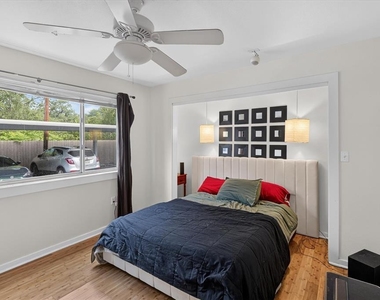 2200 Dickson Dr - Photo Thumbnail 20