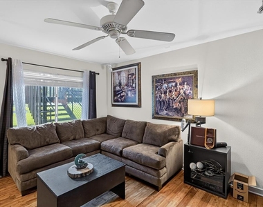 2200 Dickson Dr - Photo Thumbnail 13