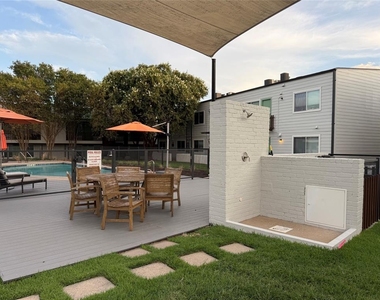 2200 Dickson Dr - Photo Thumbnail 23