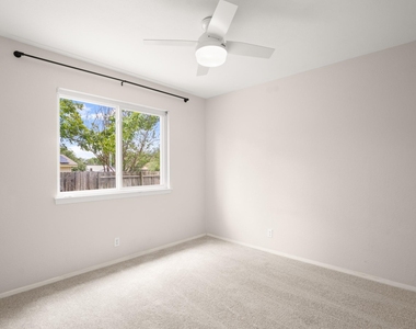 8914 Sparkling Creek Dr - Photo Thumbnail 18