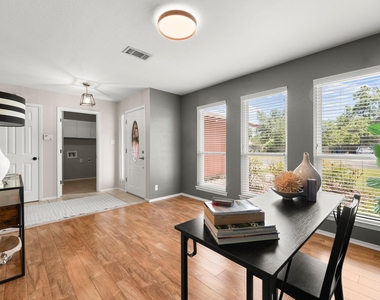 8914 Sparkling Creek Dr - Photo Thumbnail 4