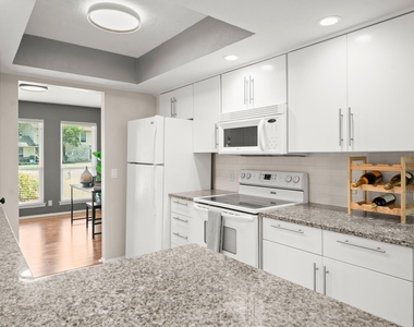 8914 Sparkling Creek Dr - Photo Thumbnail 10