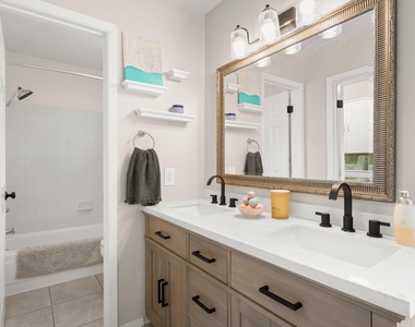 8914 Sparkling Creek Dr - Photo Thumbnail 16