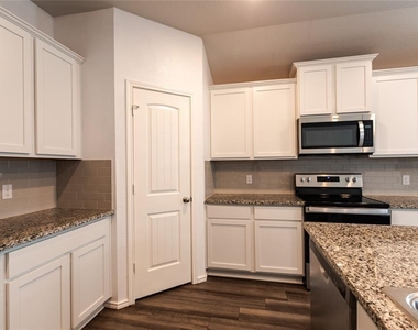 209 Reagor Dr - Photo Thumbnail 2
