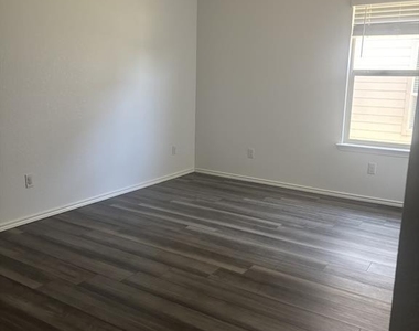 209 Reagor Dr - Photo Thumbnail 14