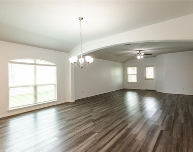 209 Reagor Dr - Photo Thumbnail 6