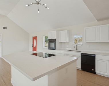 196 Tobias St - Photo Thumbnail 5