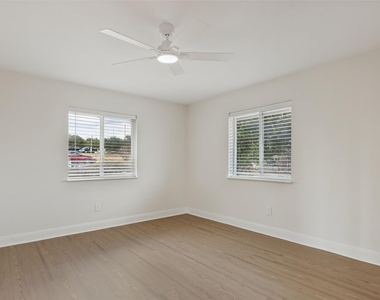 196 Tobias St - Photo Thumbnail 12