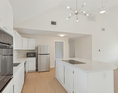 196 Tobias St - Photo Thumbnail 8