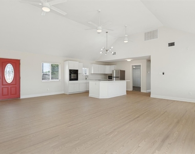 196 Tobias St - Photo Thumbnail 3