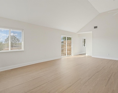 196 Tobias St - Photo Thumbnail 6
