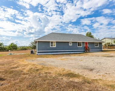 196 Tobias St - Photo Thumbnail 2