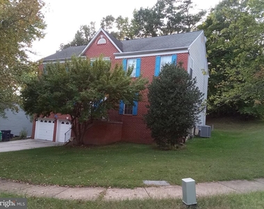 4805 Ashford Place - Photo Thumbnail 2