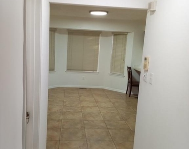 4805 Ashford Place - Photo Thumbnail 6